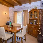 Casa Lukas * بوريتش