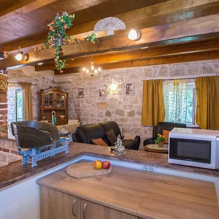 Casa Lukas Holiday home *
